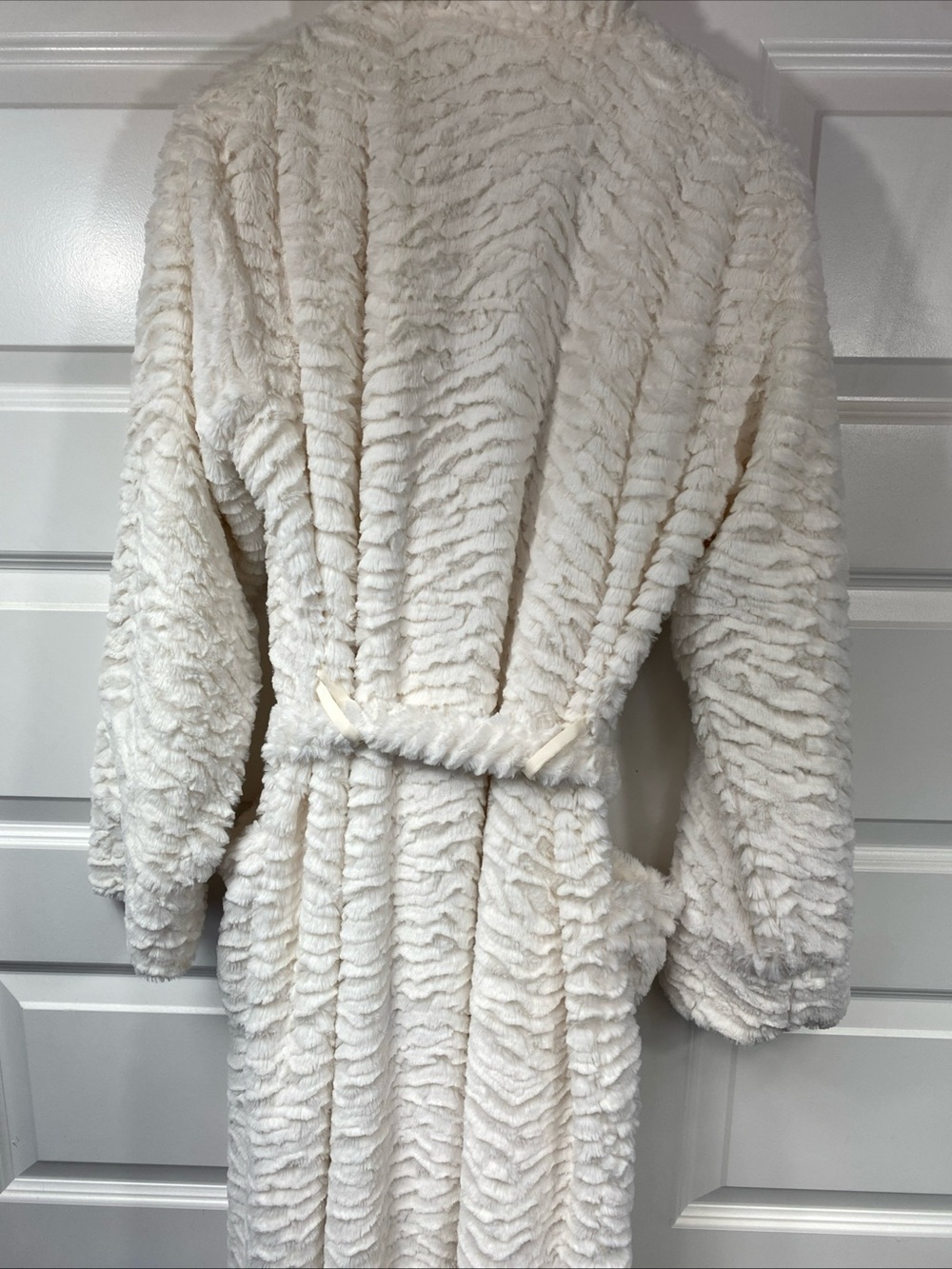 Soma Robe long plush cream fleece lined belted Faux Fur Cozy Classy Elegant S/M - Picture 5 of 9